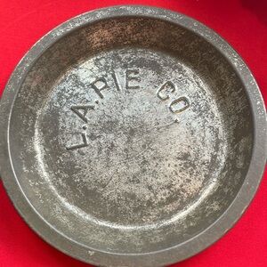 VINTAGE COLLECTABLE L.A. PIE TIN